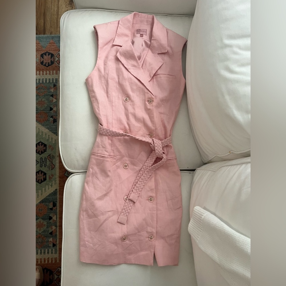 GUESS dress size 4. Pink. Purchased new in Spring 2023. Never worn!